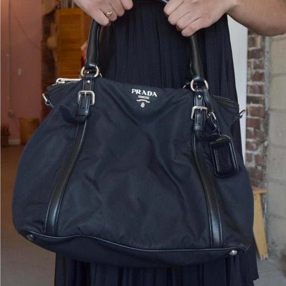 Prada Elegant Black Shoulder Bag - Picture 1 of 5